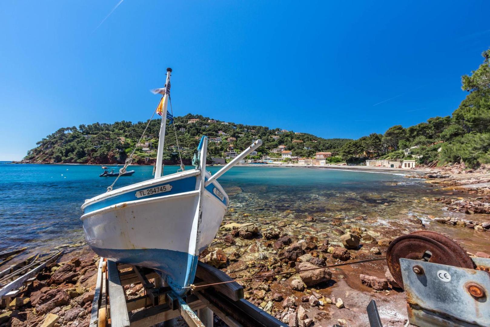 Les Bois Flottes . Plage De La Verne La Seyne-sur-Mer Luaran gambar